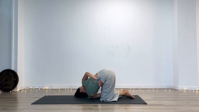 Йога для начинающих. День 7-ый из 7 * ПОДВИЖНОСТЬ ПОЗВОНОЧНИКА* смотреть онлайн