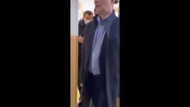 Видео задержания гендиректора смоленского «Жилищника». 28.10.2021 смотреть онлайн