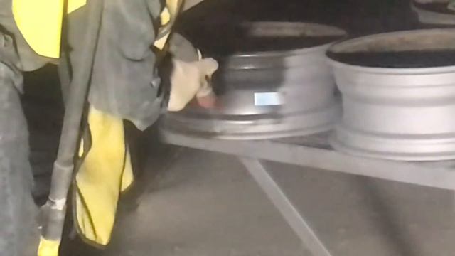 Пескоструйная обработка дисков соплом 8 мм, давление 5 атмосфер смотреть онлайн