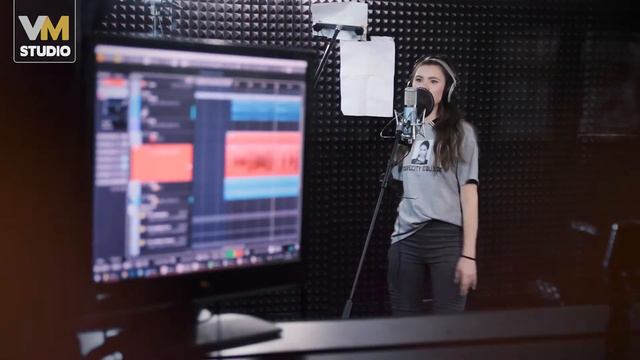 Александра Коноваленко - Тянет (cover ZOLOTO) смотреть онлайн