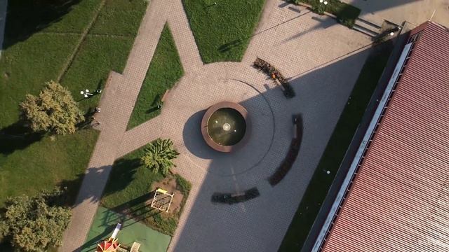 Интересное видео - Муромцево с высоты птичьего полета, пролетая над фонтаном! DJI смотреть онлайн