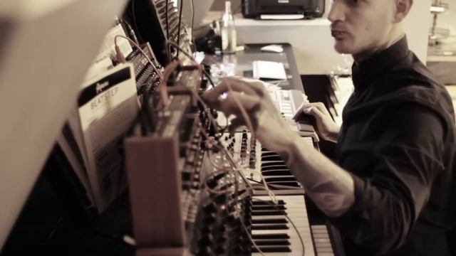synth jam with ms 20 mini , dark time, dark energy, mini brute se and mfb tanzbär смотреть онлайн