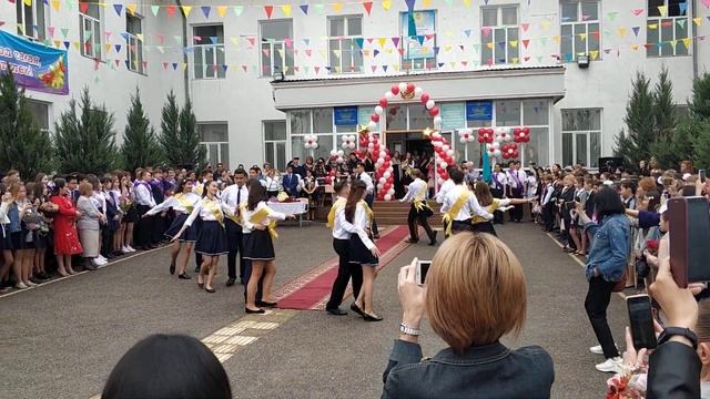 Выпускной класс 2019 год, школа 38 в г.Алматы смотреть онлайн