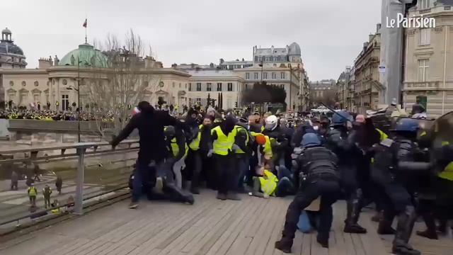 21 мая 2021 г.Боксер против полиции смотреть онлайн