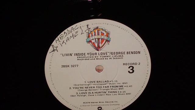 GEORGE BENSON - LOVE IS A HURTIN ' THING смотреть онлайн