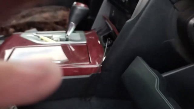 Не открывается бардачок камри 50