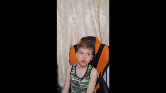 Стихотворение Е. Благининой «Посидим в тишине» в исполнении Артема Клюкин смотреть онлайн