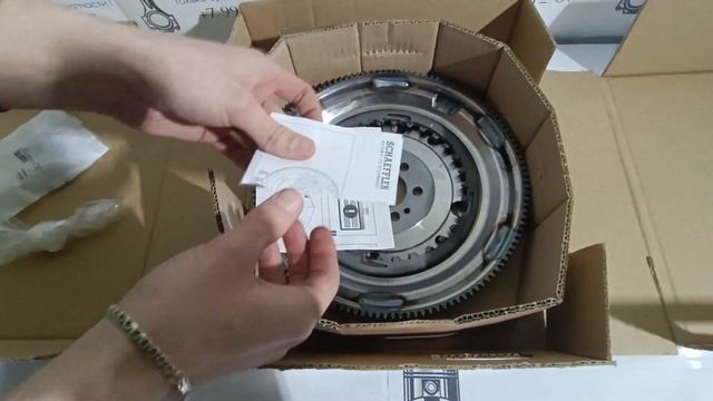 Двухмассовый маховик LUK 415068209 смотреть онлайн