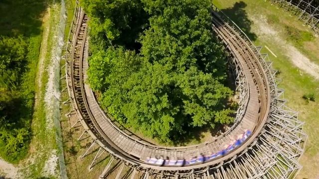 Holiday World Season Passes смотреть онлайн