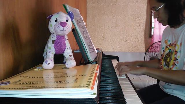 Hanon: F major arpeggio смотреть онлайн