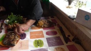 Карась жареный с первыми таёжными грибочками Очень вкусно и питательно Канал Таёжная Обитель