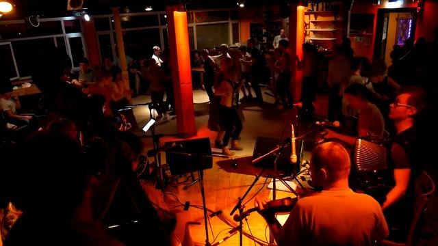 quasimono video mazurka смотреть онлайн