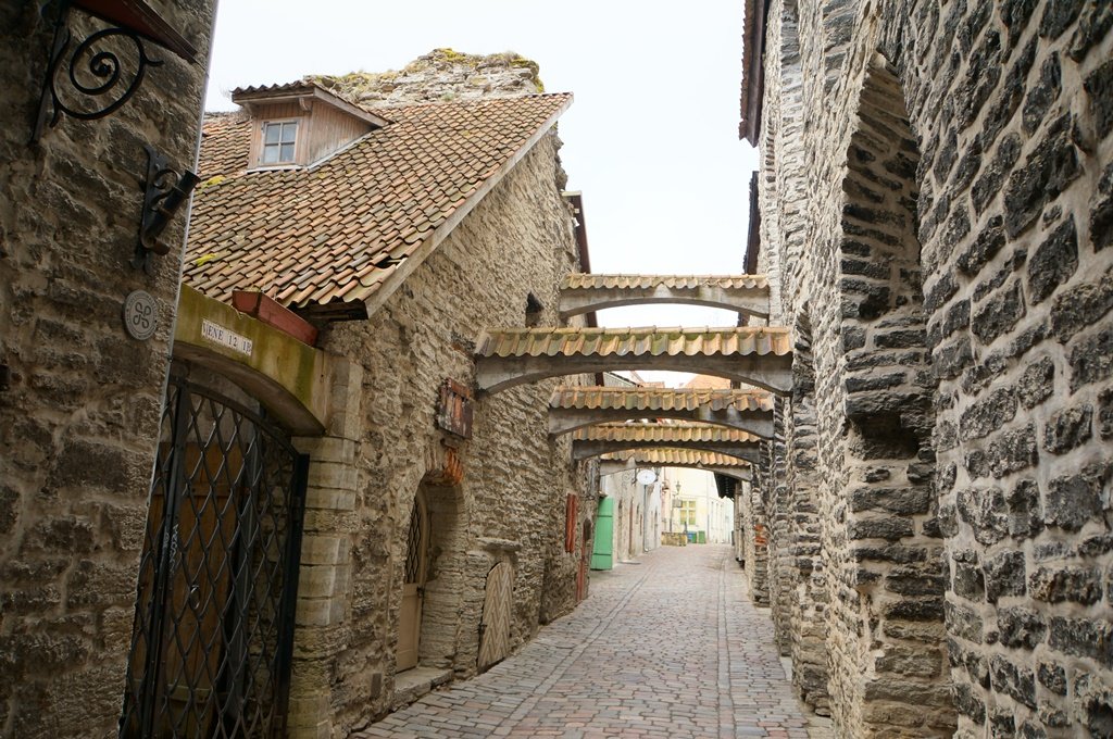 Катарина Кяйк. Короткий видеообзор. История известной достопримечательности Старого города. Эстония. смотреть онлайн