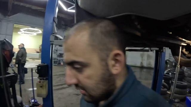 [4523] Будни СТО. В работе третья БМВ е46, начало сборки реставрации мерседеса смотреть онлайн
