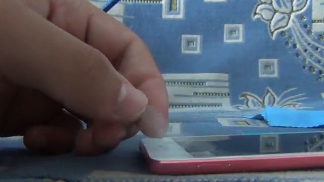 Tutorial как наклеить защитную плёнку на экран смотреть онлайн