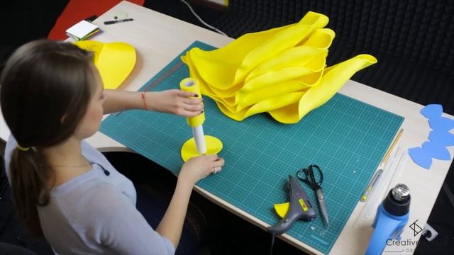 Мастер Класс по изготовлению гигантских цветов. Часть вторая. Тюльпан. смотреть онлайн