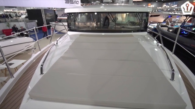 Обзор круизного катера Aquador 35 AQ шведскими экспертами