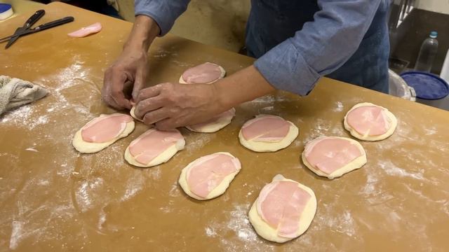 パン屋31年の超絶技巧！京都市の行列ができるこだわりパン屋さんの一日に密着！「バーデンバーデン」