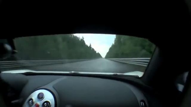 Bugatti vs Nissan GT-R 35.flv смотреть онлайн
