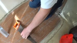 Как устранить скрип деревянных полов. Пропиливаем швы, стягиваем доски.