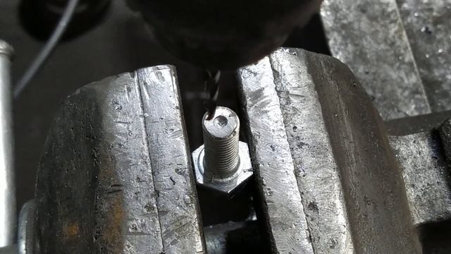 Как просверлить болт насквозь смотреть онлайн
