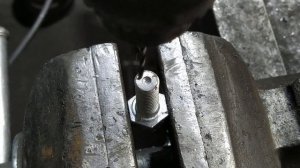 Как просверлить болт насквозь