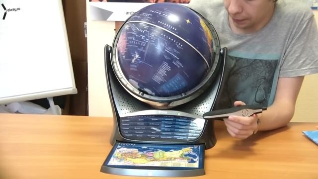 Обзор интерактивного глобуса с голосовой поддержкой Oregon Scientific SG18 (Smart Globe 3) смотреть онлайн