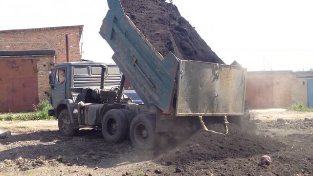 Заказали еще земли для детской футбольной площадки смотреть онлайн