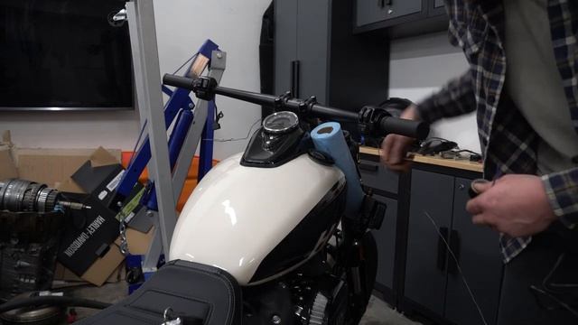 HOW TO INSTALL AND REPLACE FRONT TURN SIGNALS HARLEY DAVIDSON FAT BOB 2022 смотреть онлайн