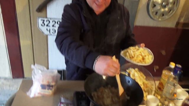 Готовим Картофель с грибами и луком. Всего три ингредиента!!! смотреть онлайн