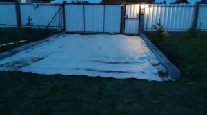 Парковка для ленивых, из щебенки, шлакоблоков и бордюров.