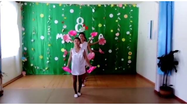 Поздравляем всех наших прекрасных женщин, девочек с Международным женским днём 8 марта! смотреть онлайн