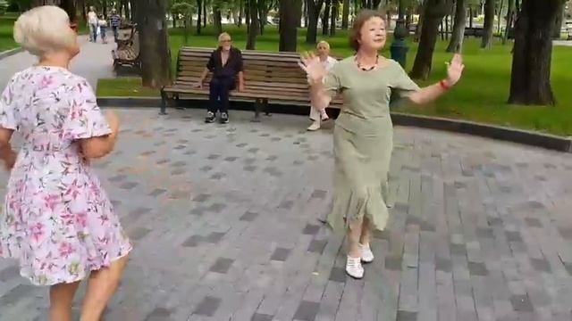 ИЮЛЬСКИЙ ВЕЧЕР,ЛЮБИМЫЕ ГЛАЗА...ТАНЦЫ СЕГОДНЯ В САДУ ШЕВЧЕНКО смотреть онлайн