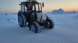 МТЗ-балочник по метровому сугробу.Без КУНа на заправку.