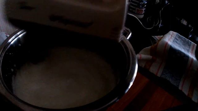 Печем безе из белков оставшихся от яиц после выпечки кулича или куда пристроить белки смотреть онлайн