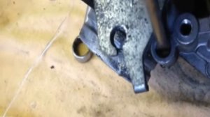 Suzuki VS1400 - VS800 Cleaning the front carburetor