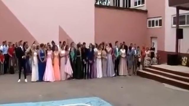 Выпускной 2018г. Вальс 11-А класс 2-я школа г.Угледар смотреть онлайн