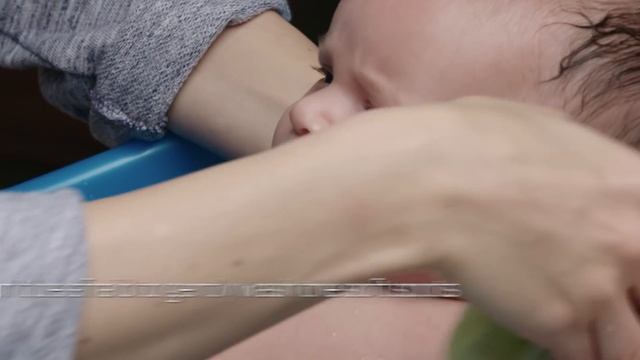 How To Bathe A Newborn Baby | JOHNSONS®
