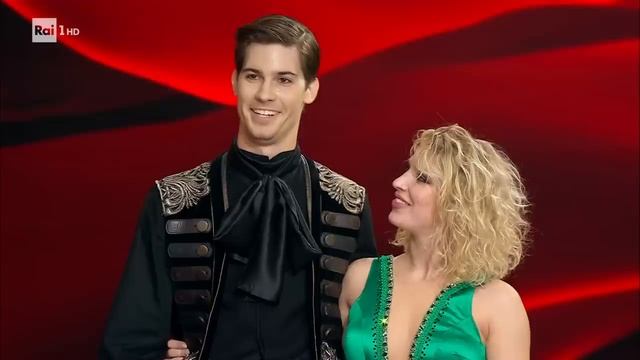 Lo Show dance di Lorenzo Tano e Lucrezia Lando - Ballando con le Stelle 18/11/2023 смотреть онлайн
