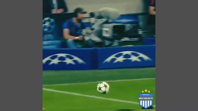 Que chapéu foi esse Suarez? Benatia está te procurando até agora! 😂😂 смотреть онлайн