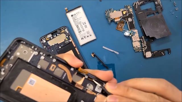 How to replace the LCD/Screen - the battery - take apart LG V40 ThinQ смотреть онлайн