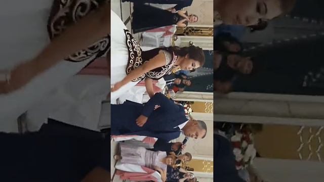 Отец поёт дочери очень трогательно. смотреть онлайн