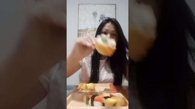 Sushi Mukbang daw ???... смотреть онлайн