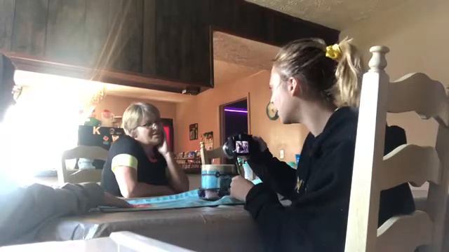 parker and chester visit emily .. смотреть онлайн