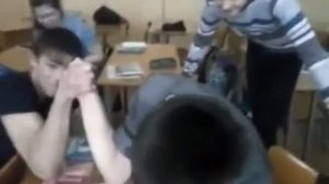 Сломал на армрестлинге руку