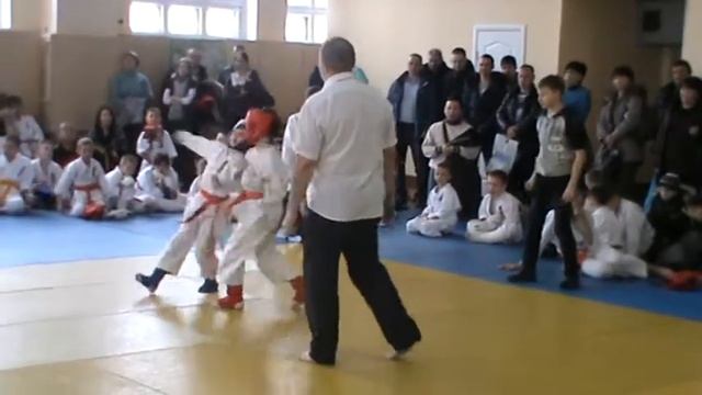 ОТКРЫТОЕ ПЕРВЕНСТВО РЕСПУБЛИКИ МАРИЙ-ЭЛ ПО КИОКУСИНКАЙ КАРАТЭ 2014 смотреть онлайн