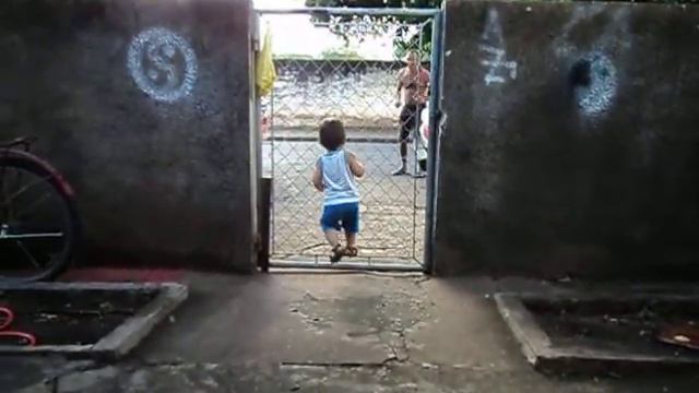 O pequeno Yan, Vagner, Erica, Seu Tião (in memoriam) a seis anos atrás - MOV01635 смотреть онлайн