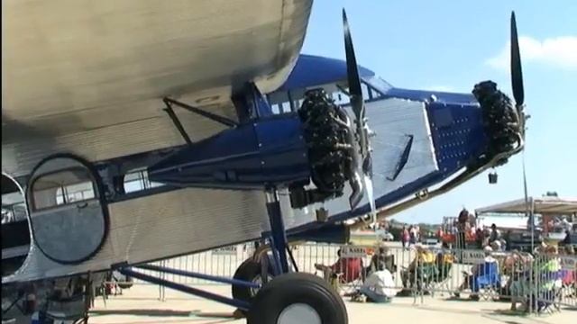 Ford Tri-Motor at Oshkosh смотреть онлайн