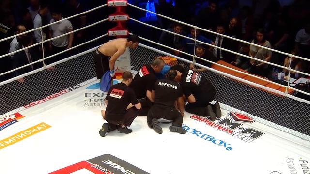 САМЫЙ СТРАШНЫЙ НОКАУТ В ИСТОРИИ M-1? Волк против Разрушителя! Долго не могли привести в чувство! смотреть онлайн