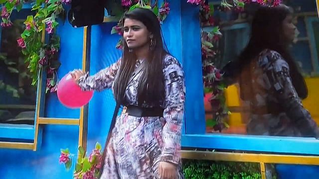 Balloon task start #geetu #srisatya #vasanthi #marina #feima #inaya #biggboss6 смотреть онлайн